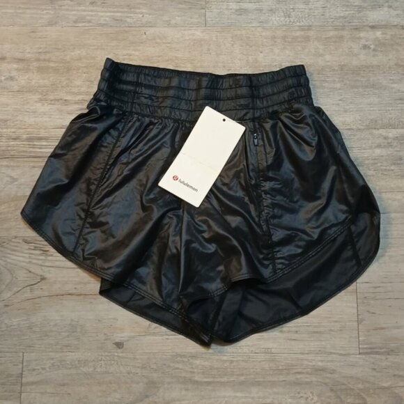 NWT LULULEMON Hotty Hot High-Rise Lined Short 4" Matte Sheen - Picture 5 of 6